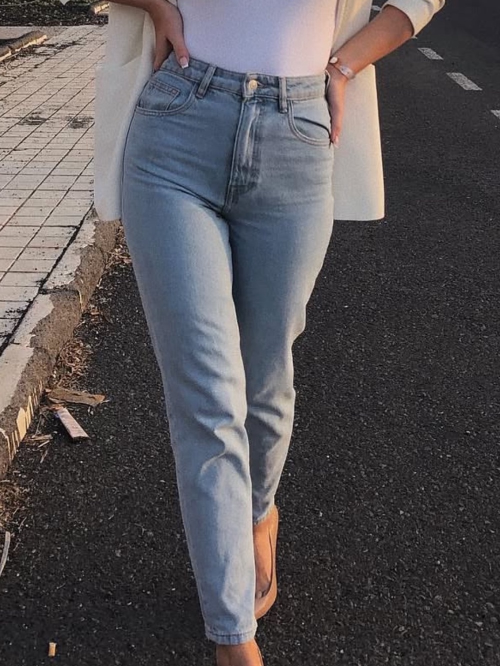 Zara Women’s Light Wash High Rise Straight Leg Mom Jeans Denim. Size 12